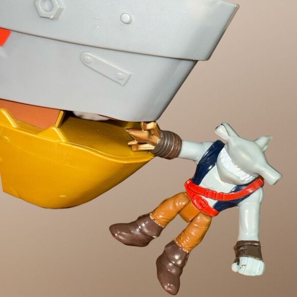 Fisher-Price Imaginext Pirate Shark Boat with Hammerhead Shark Pirate Figure - Picture 2 of 10